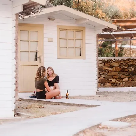 Farout Beachclub - & * מילופוטאס