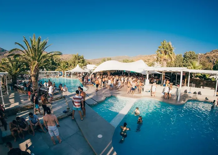 Farout Beachclub - & Kemp *