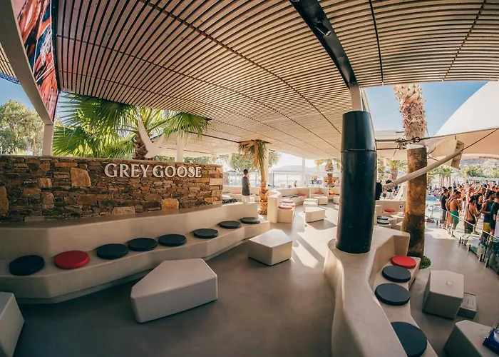 Kemp Farout Beachclub - & *