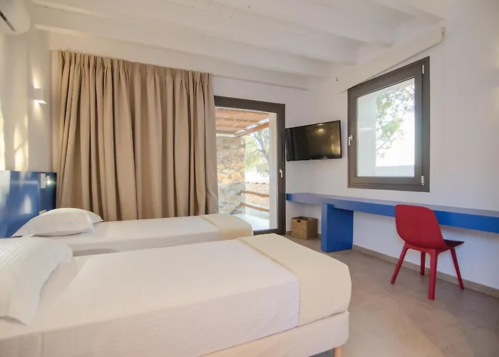 Farout Beachclub - & Kemp *