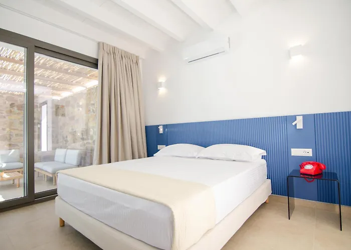 Farout Beachclub - & Kemp *