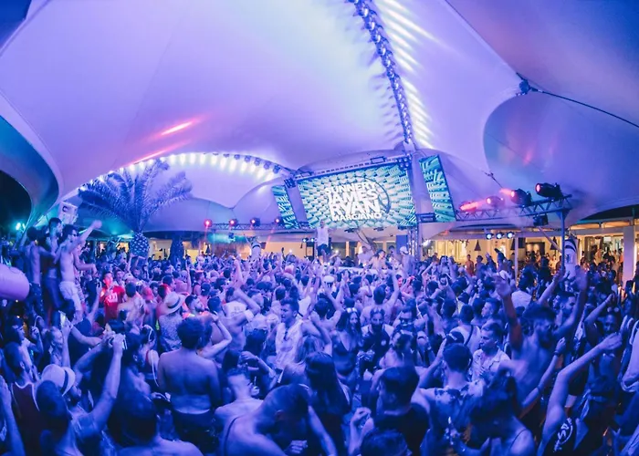 Kemp Farout Beachclub - &