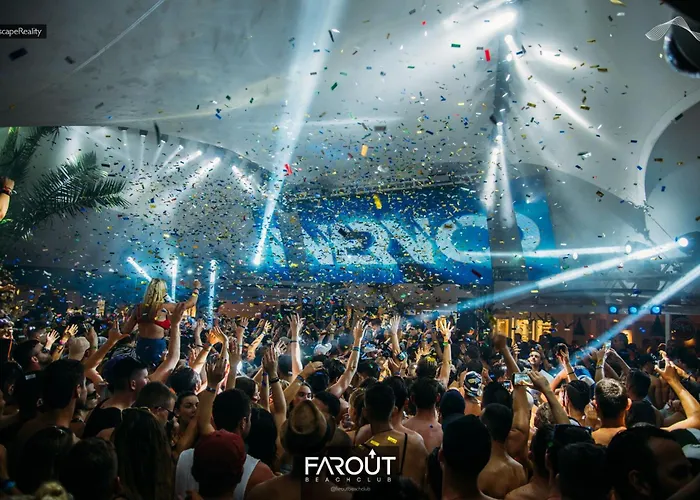 Farout Beachclub - & Kemp *