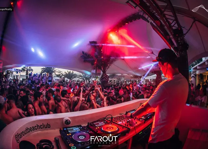 Kemp Farout Beachclub - & *