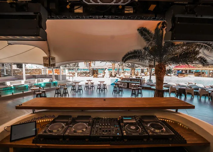 Farout Beachclub - & Kemp *