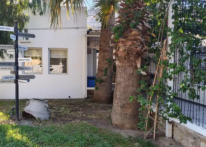 Farout Beachclub - & Mylopotas