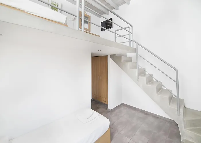 Kemp Farout Beachclub - & *