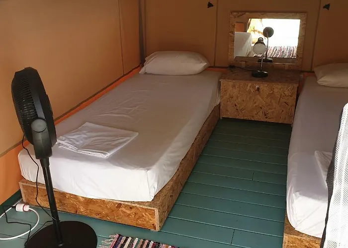 Farout Beachclub - & Kemp