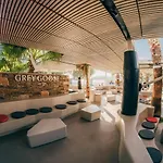Parque de Campismo Farout Beachclub - & *