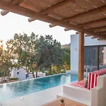 Farout Beachclub - & Parque de Campismo Mylopotas
