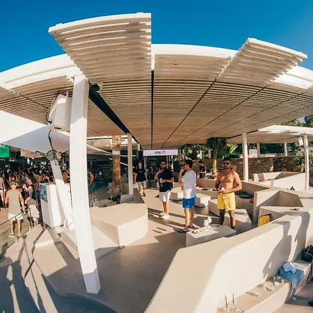 Farout - Beachresort & Campingplatz *