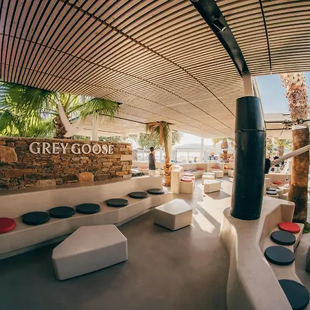 مكان تخييم Farout - Beachresort & *