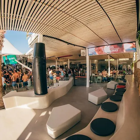 Farout Beachclub - & Κάμπινγκ Μυλοπότας