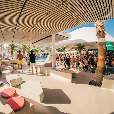 Farout Beachclub - &