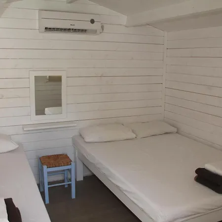 Farout - Beachresort & Camping Mylopotas