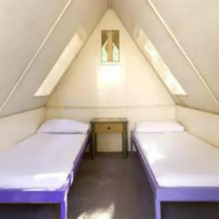 مكان تخييم Farout - Beachresort &