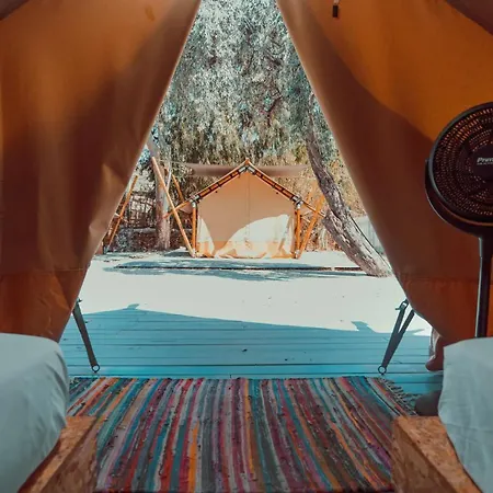 Farout - Beachresort & Camping *