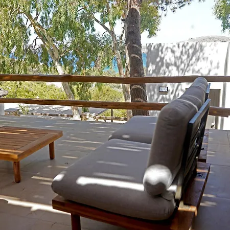 Farout - Beachresort & مكان تخييم