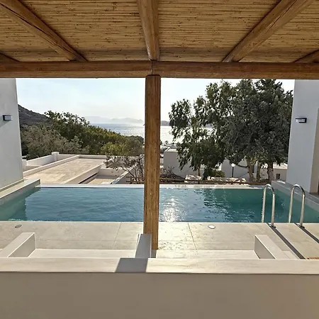 Farout - Beachresort & مكان تخييم مِلوبوتاس