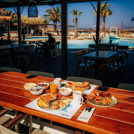 Farout Beachclub - & *