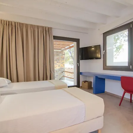 Farout - Beachresort & مكان تخييم *