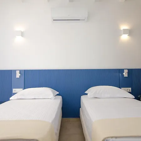 مكان تخييم Farout - Beachresort &